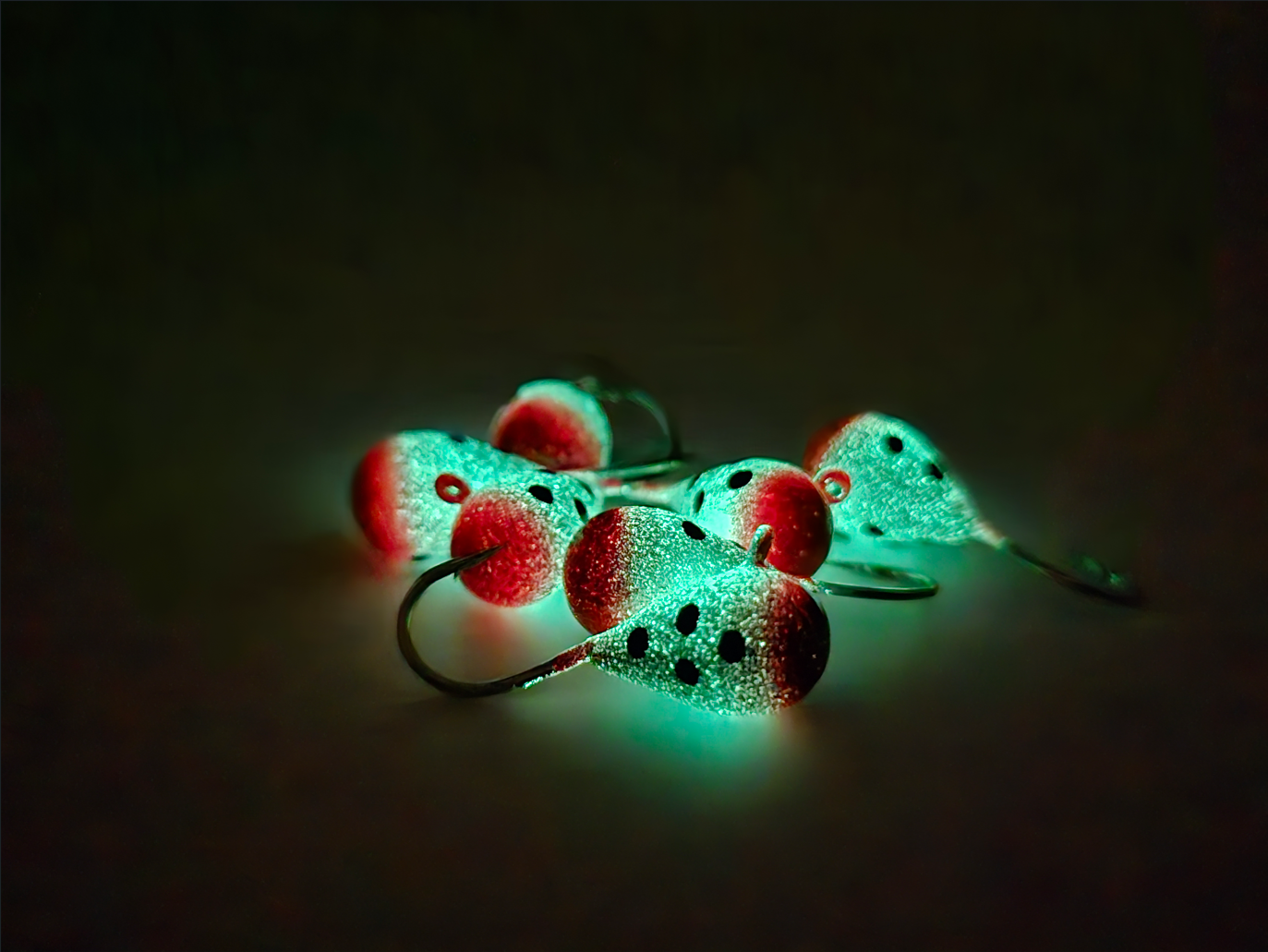 Hälsingemyskan mormyska Rödvit med prickar GLOW