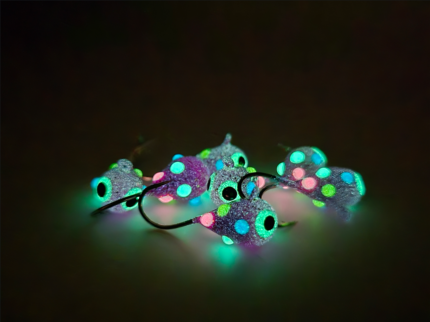 Hälsingemyskan mormyska Lila epoxy GLOW
