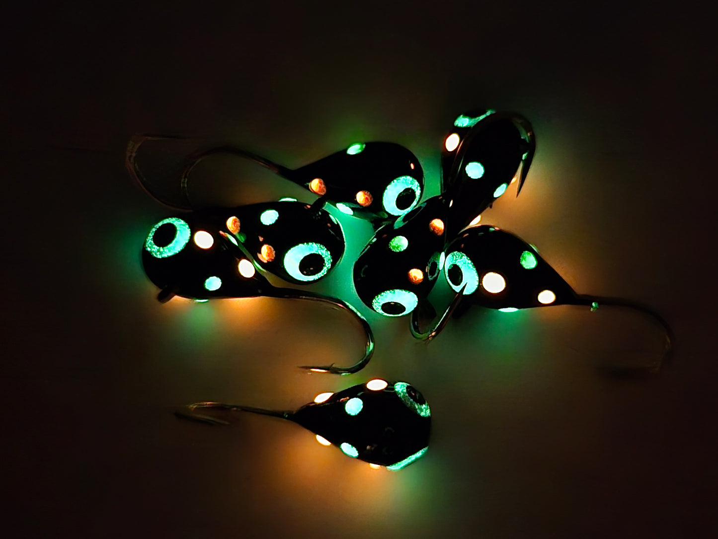 Hälsingemyskan Svart färgprick