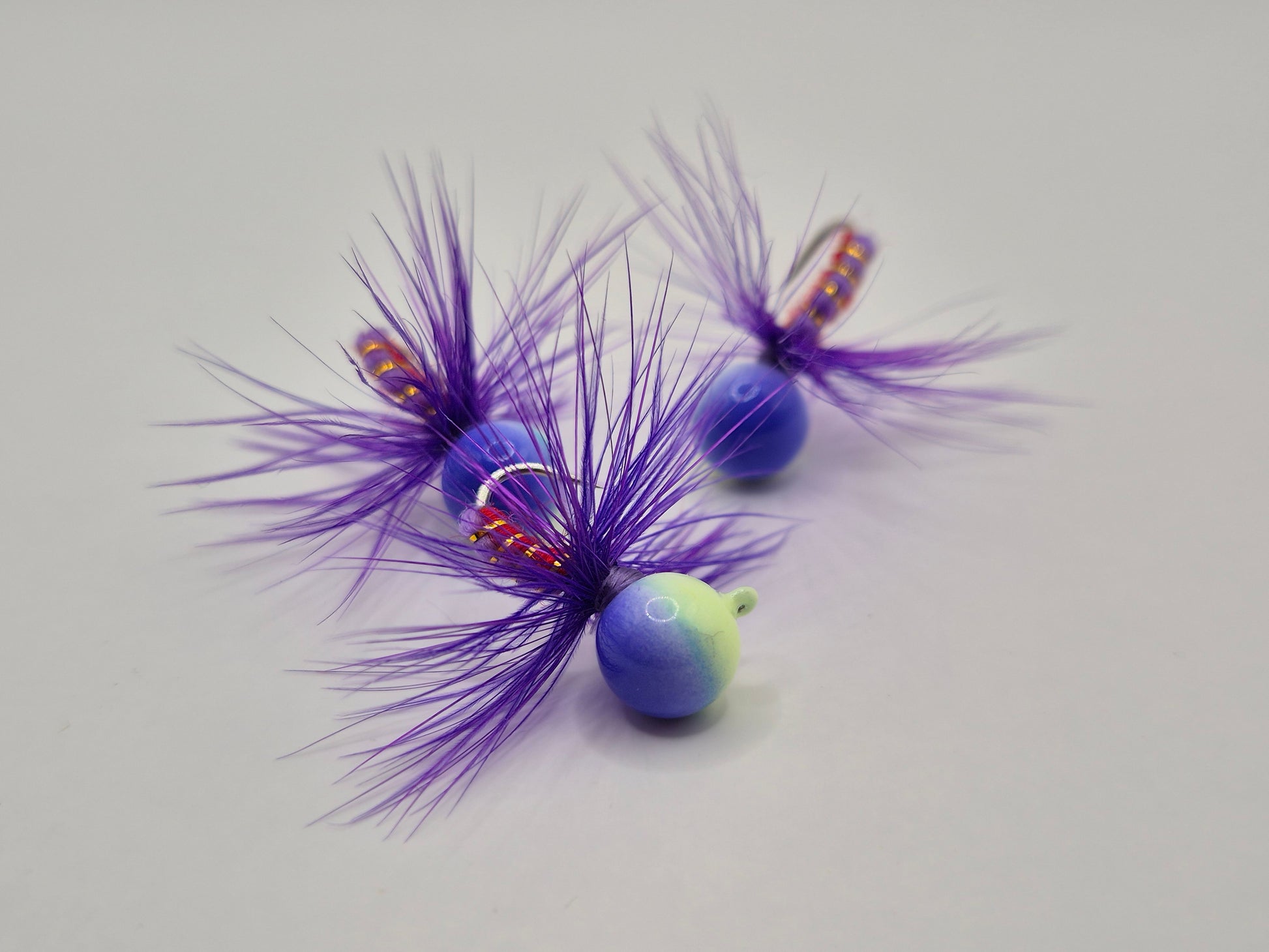 Hälsingemyskan lila kula med fluga