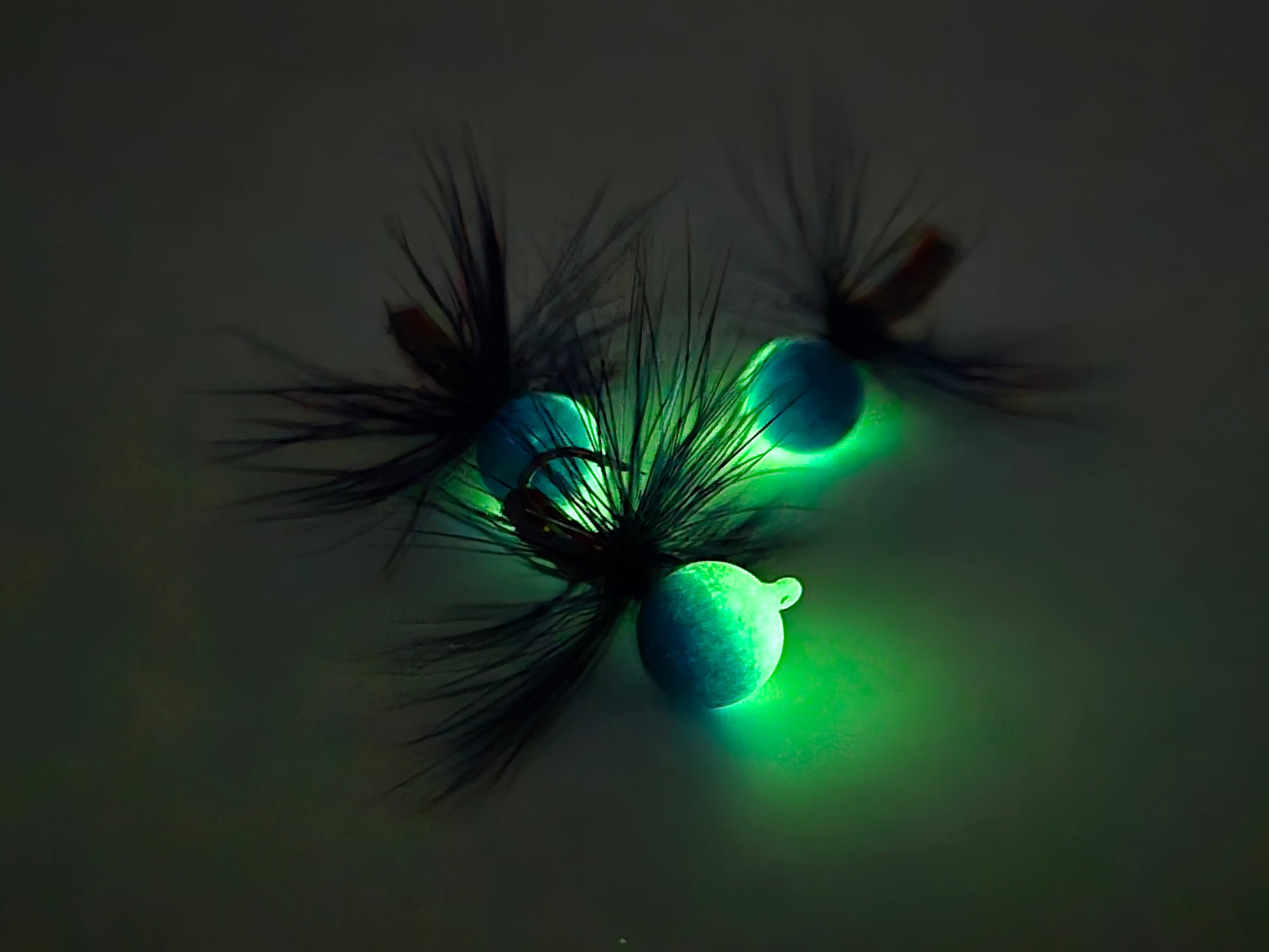 Hälsingemyskan lila kula med fluga GLOW