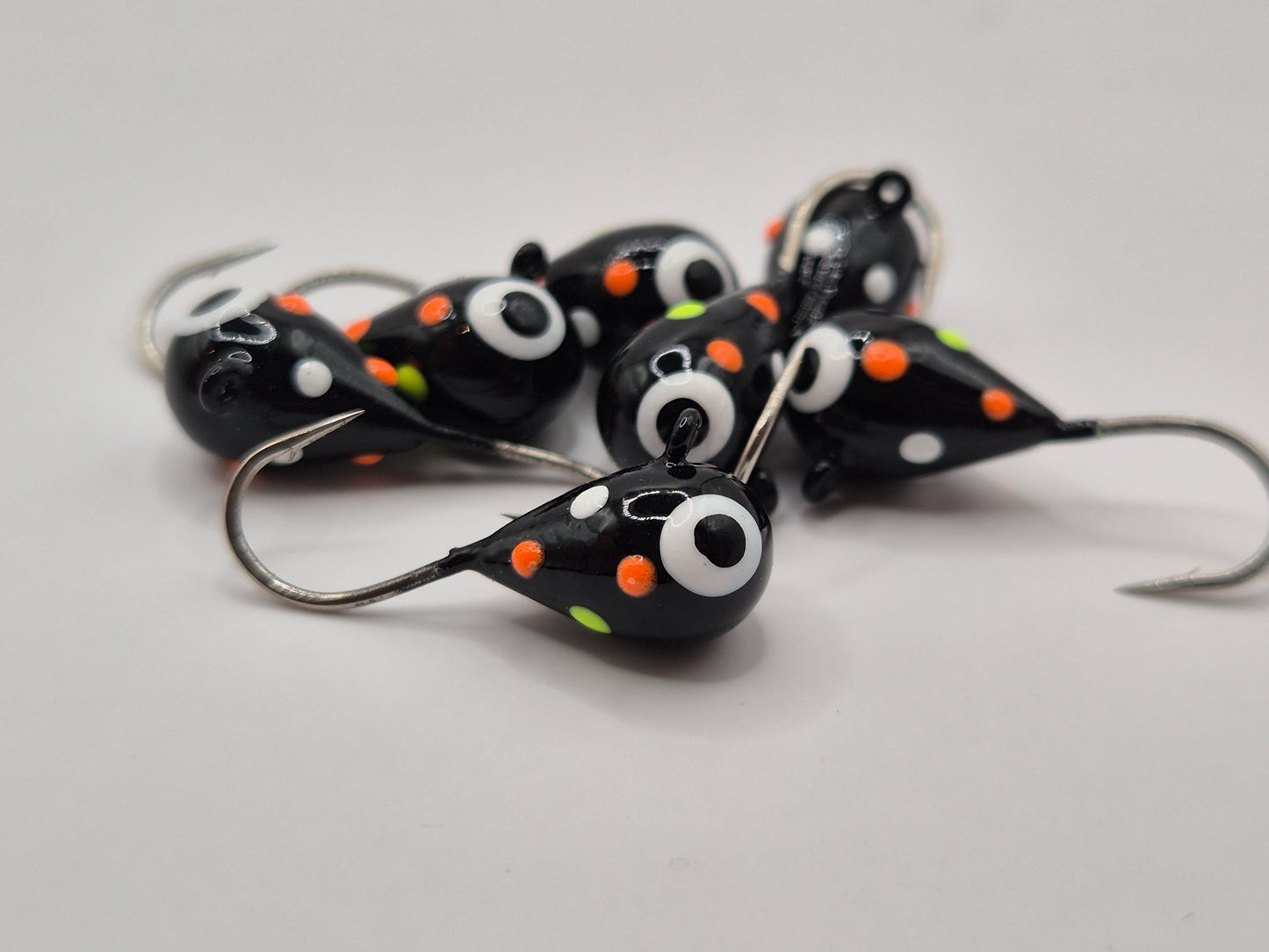 Hälsingemyskan_svart_färgprick