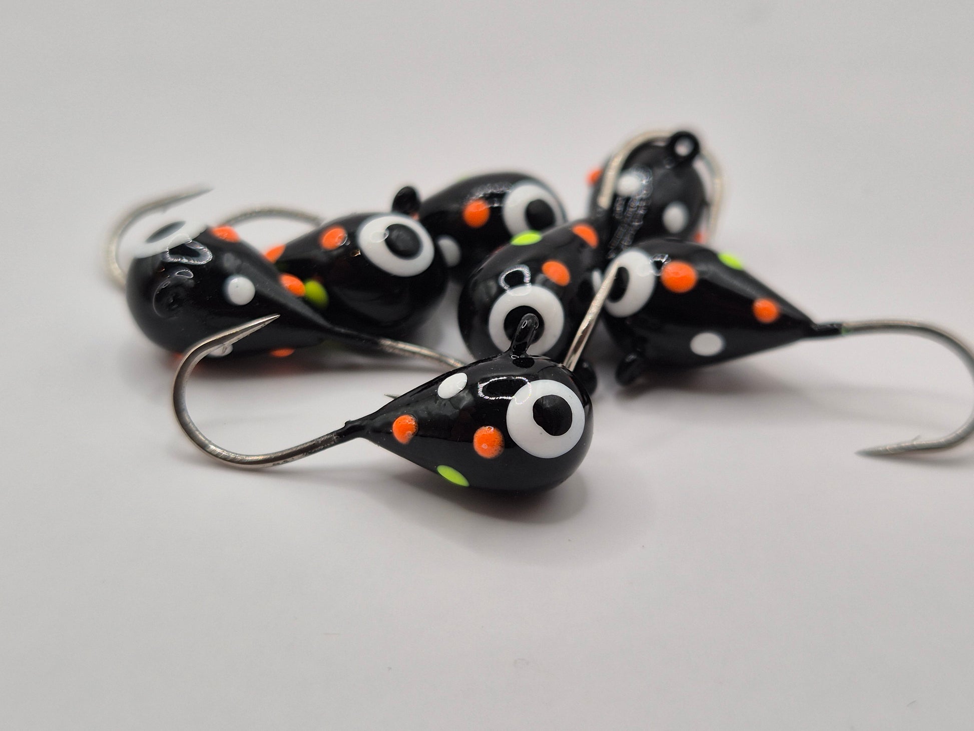 Hälsingemyskan_svart_färgprick